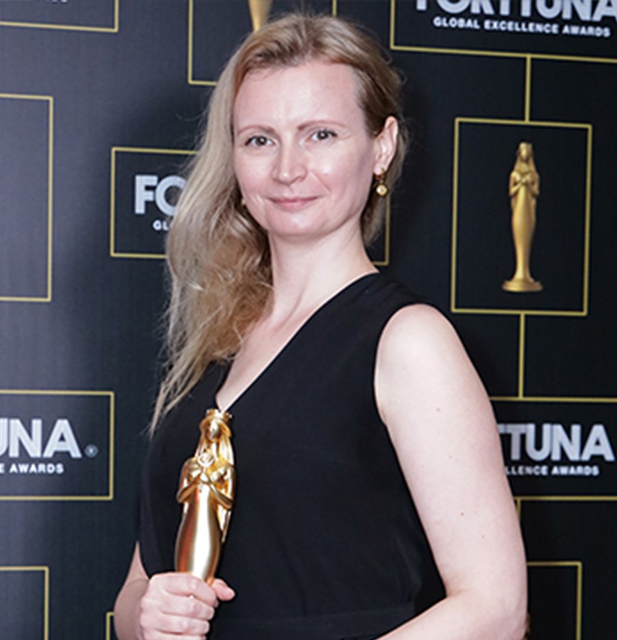 Dr. Anna Barnacka
